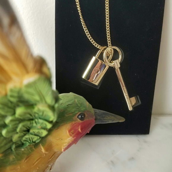 VICTORIA'S SECRET LOCK & KEY NECKLACE - Picture 7 of 8